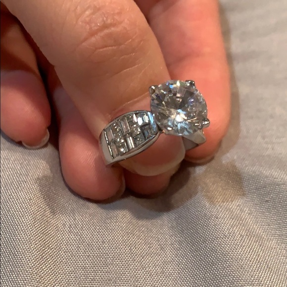 diamond ring - Picture 2 of 5